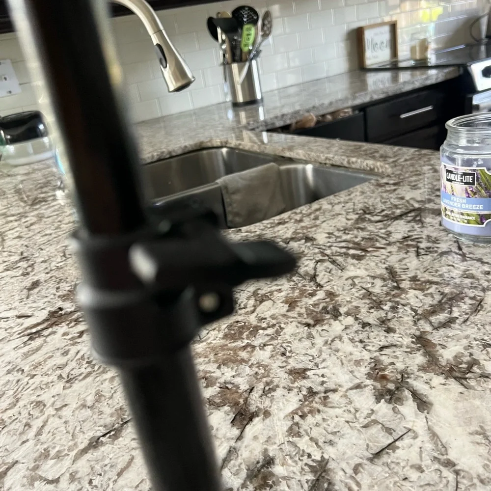Selfie ring and tri-pod. Different settings & adjustable